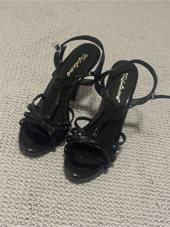 Fabulicious Shoes - Fabulicious Women's Flair-420 T-Strap
 Strappy High Heel Sandals size 11